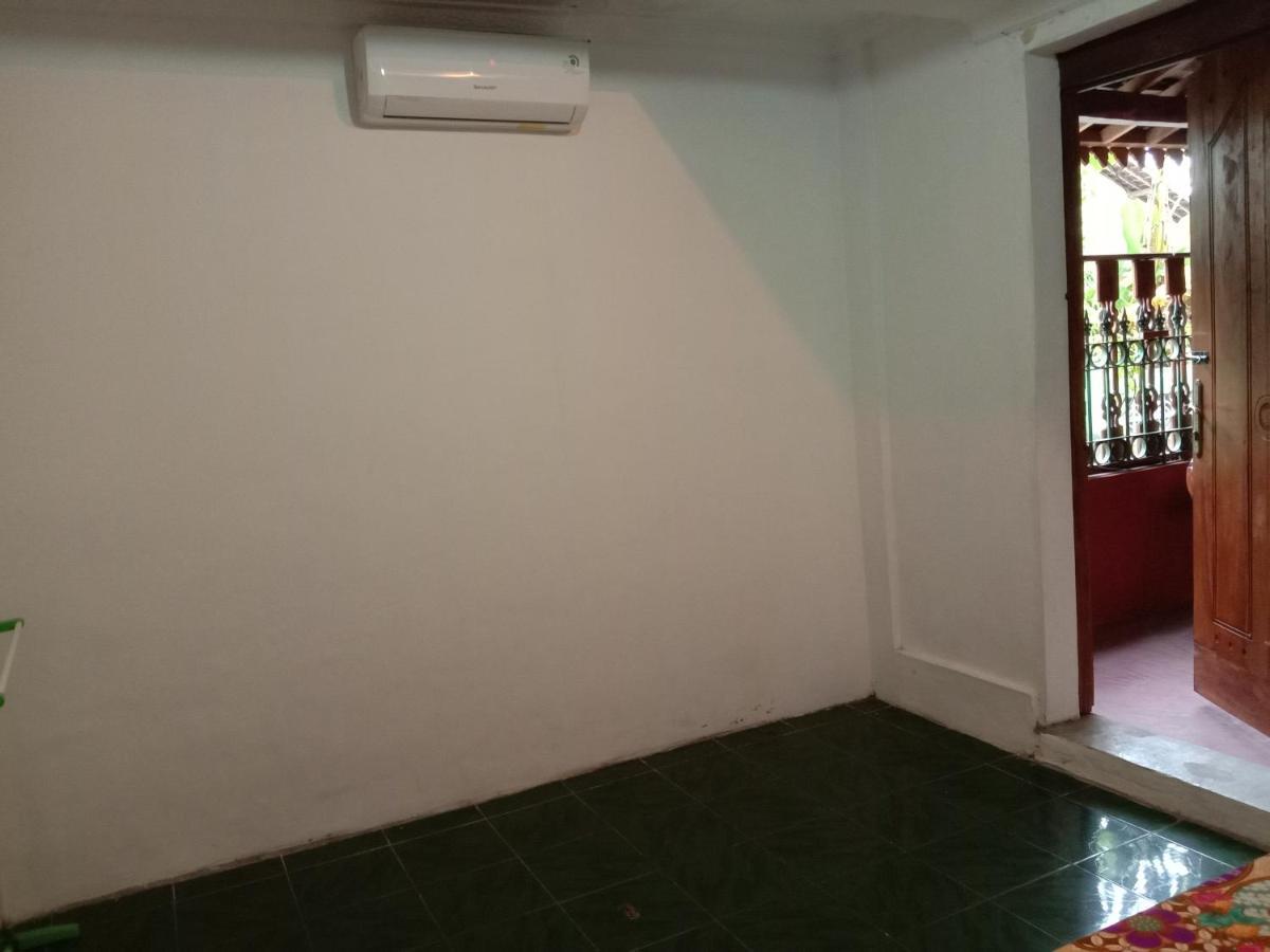 Rumah Ukhi Guest House Cebongan ภายนอก รูปภาพ