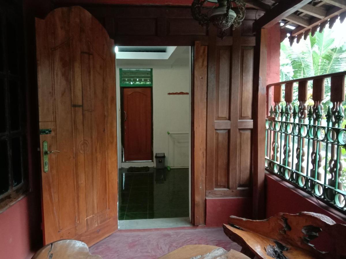 Rumah Ukhi Guest House Cebongan ภายนอก รูปภาพ