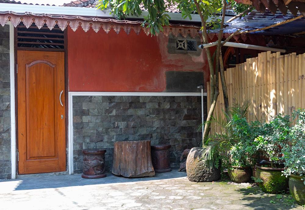 Rumah Ukhi Guest House Cebongan ภายนอก รูปภาพ