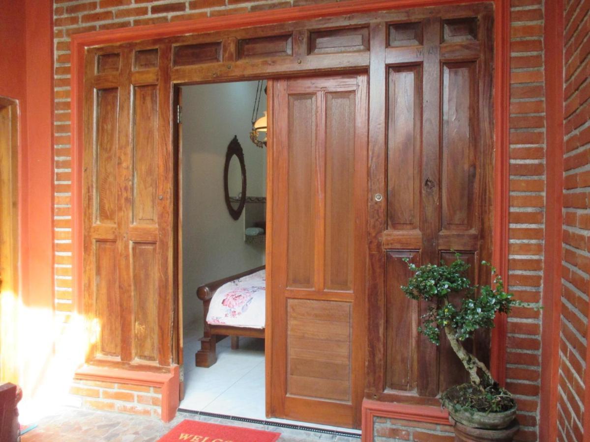 Rumah Ukhi Guest House Cebongan ภายนอก รูปภาพ