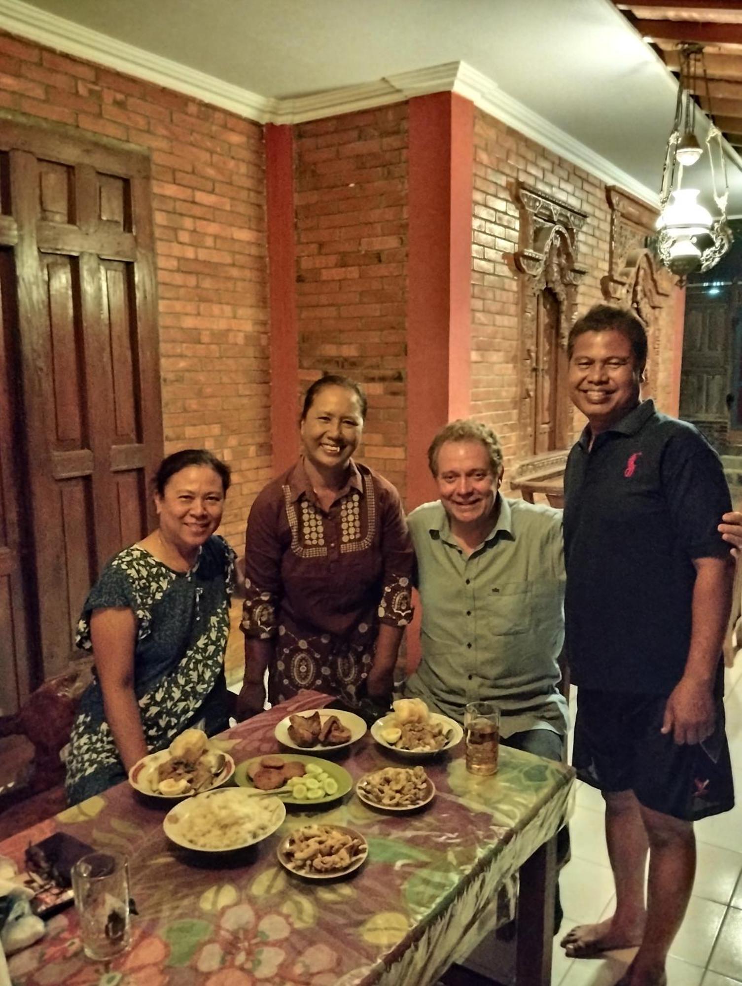 Rumah Ukhi Guest House Cebongan ภายนอก รูปภาพ