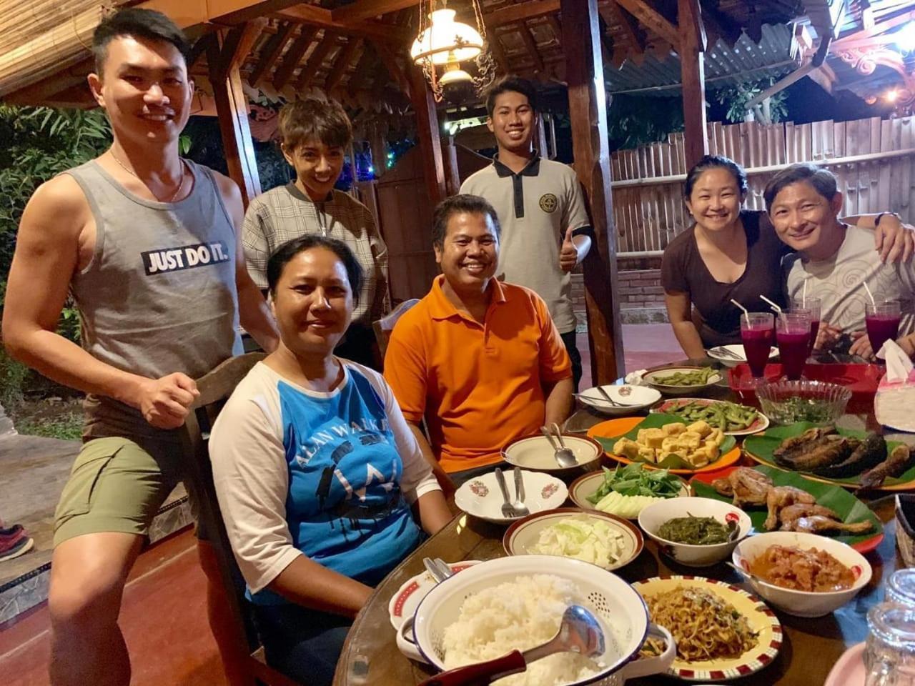Rumah Ukhi Guest House Cebongan ภายนอก รูปภาพ