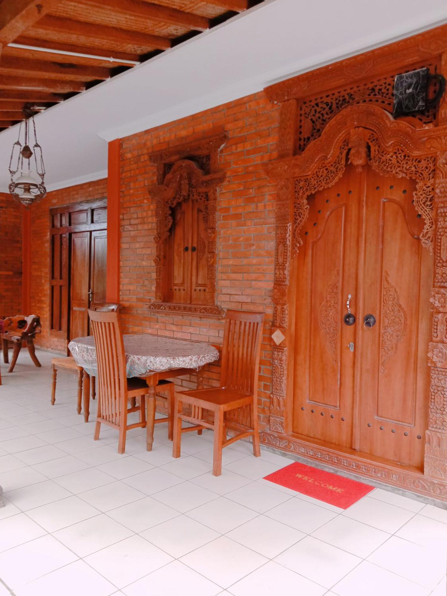 Rumah Ukhi Guest House Cebongan ภายนอก รูปภาพ