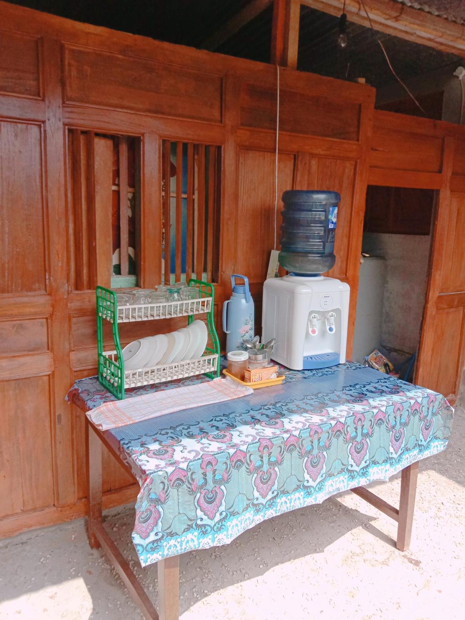 Rumah Ukhi Guest House Cebongan ภายนอก รูปภาพ