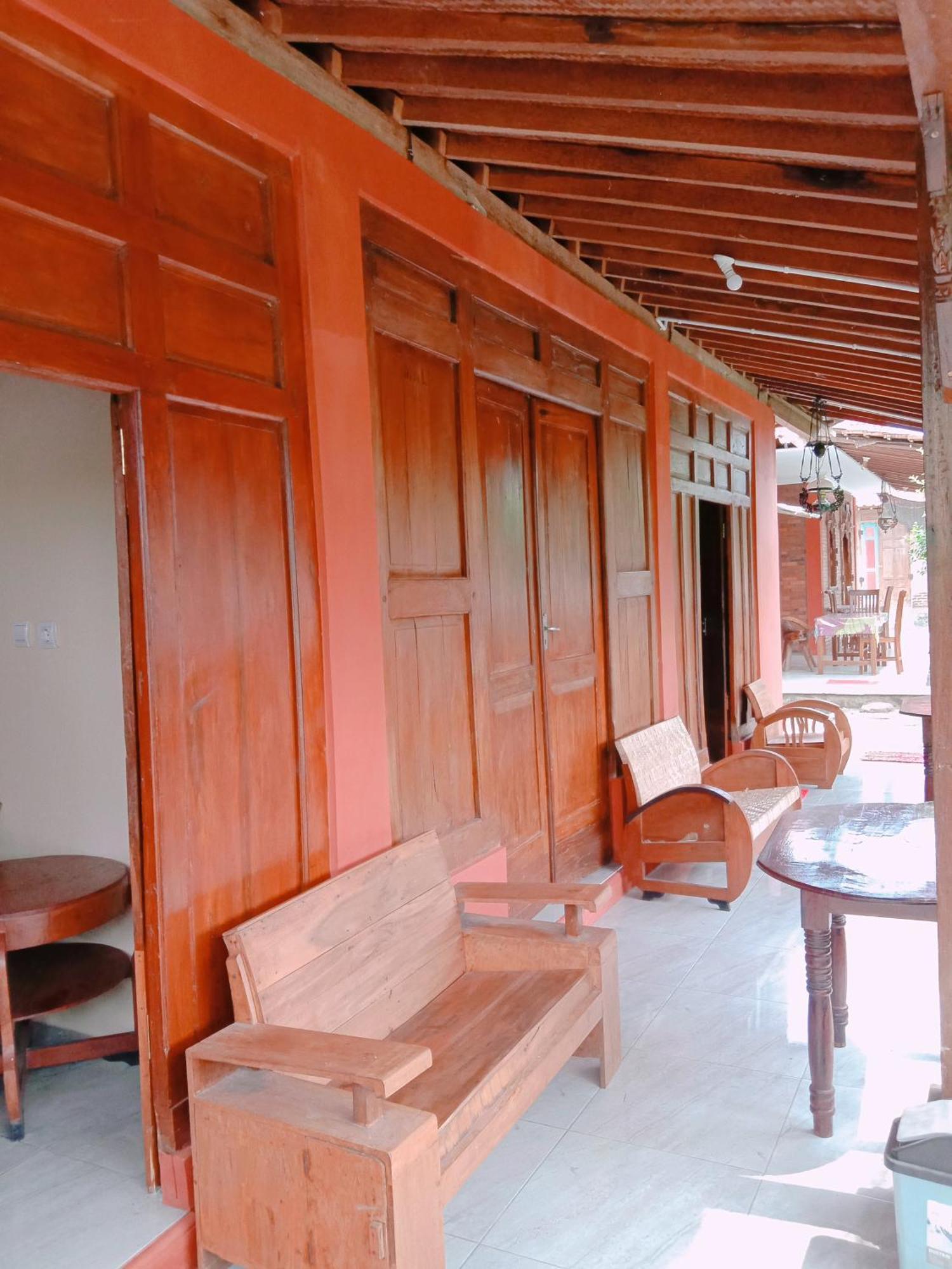 Rumah Ukhi Guest House Cebongan ภายนอก รูปภาพ