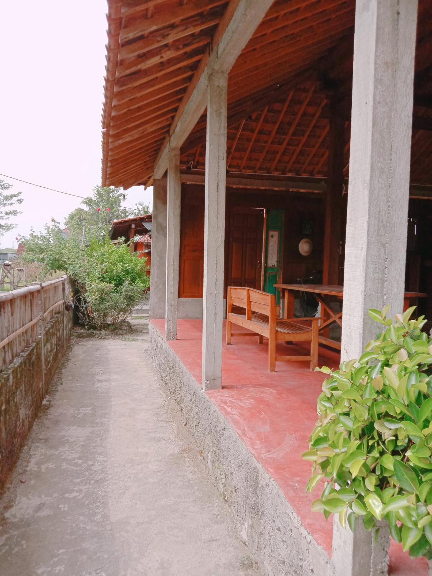 Rumah Ukhi Guest House Cebongan ภายนอก รูปภาพ