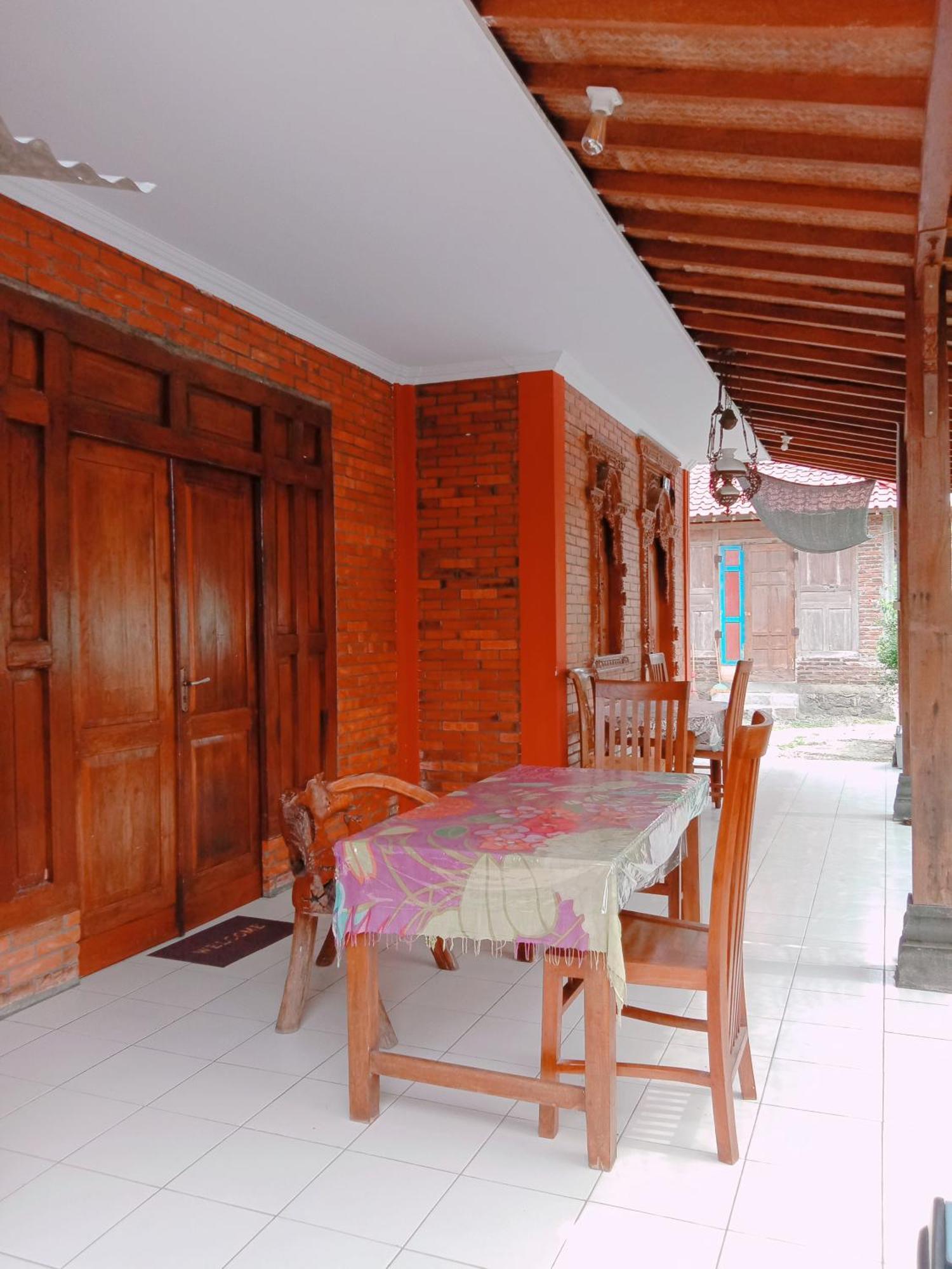 Rumah Ukhi Guest House Cebongan ภายนอก รูปภาพ
