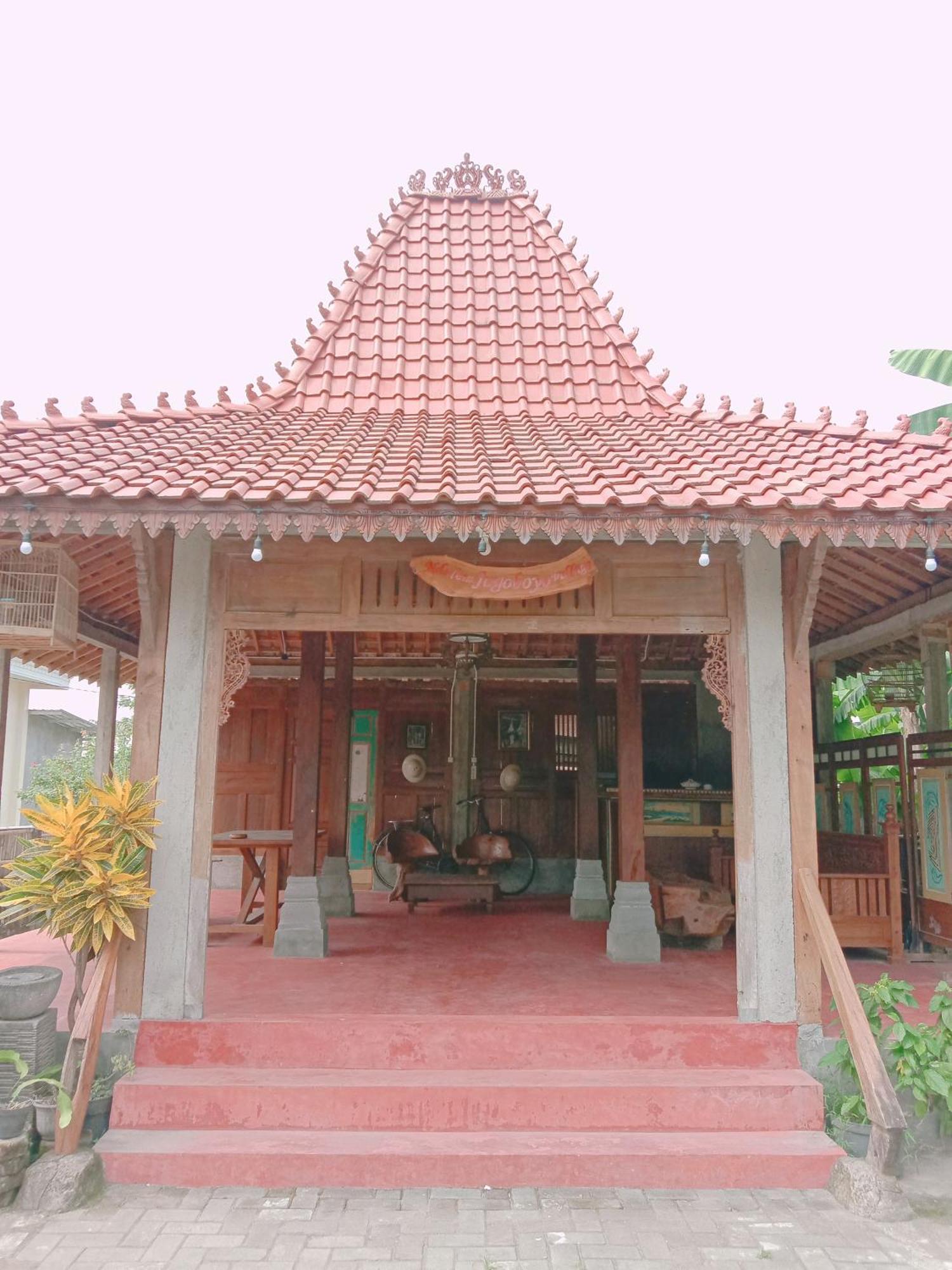 Rumah Ukhi Guest House Cebongan ภายนอก รูปภาพ