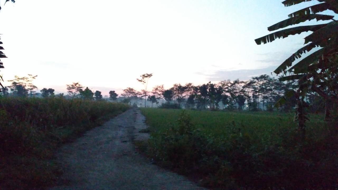 Rumah Ukhi Guest House Cebongan ภายนอก รูปภาพ