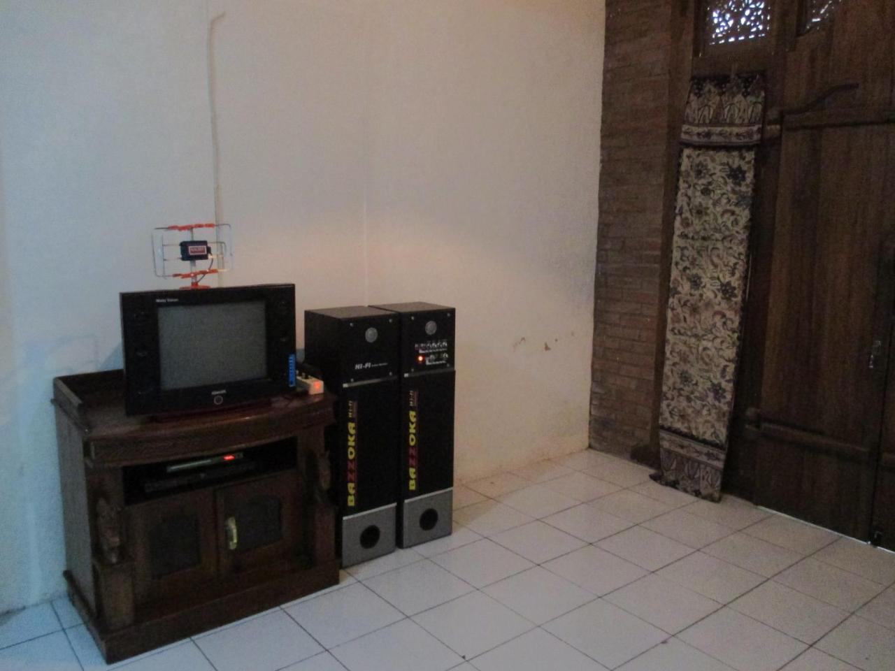 Rumah Ukhi Guest House Cebongan ภายนอก รูปภาพ